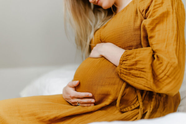 zwangere vrouw buik doula