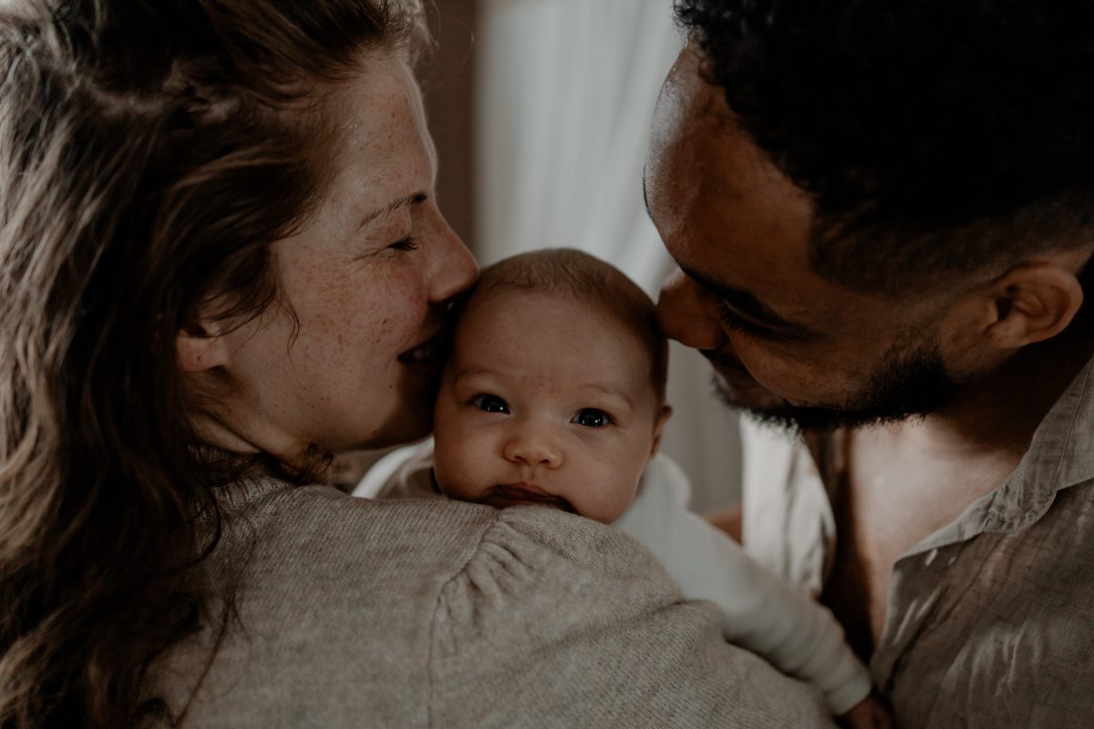 ouders beschermen baby
