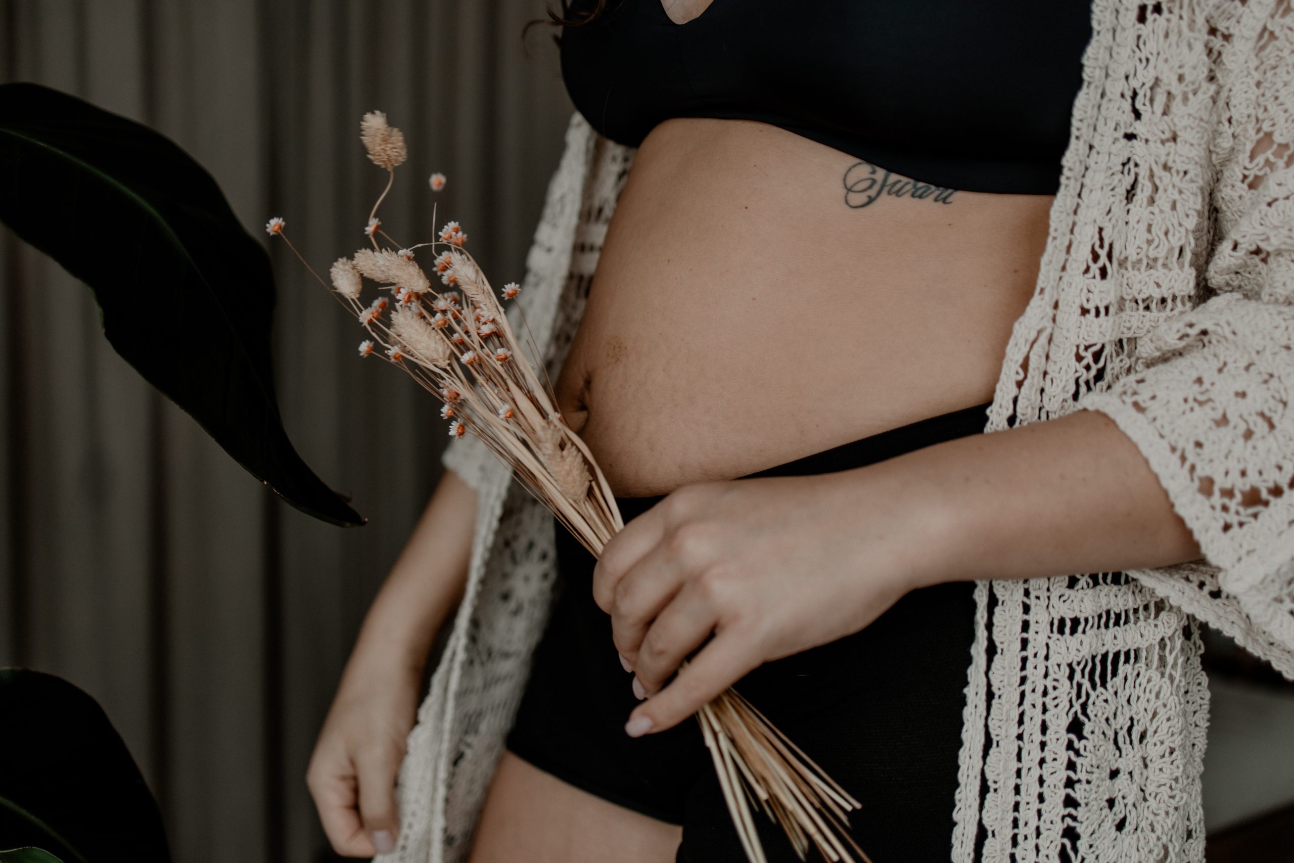 net bevallen vrouw in postpartum