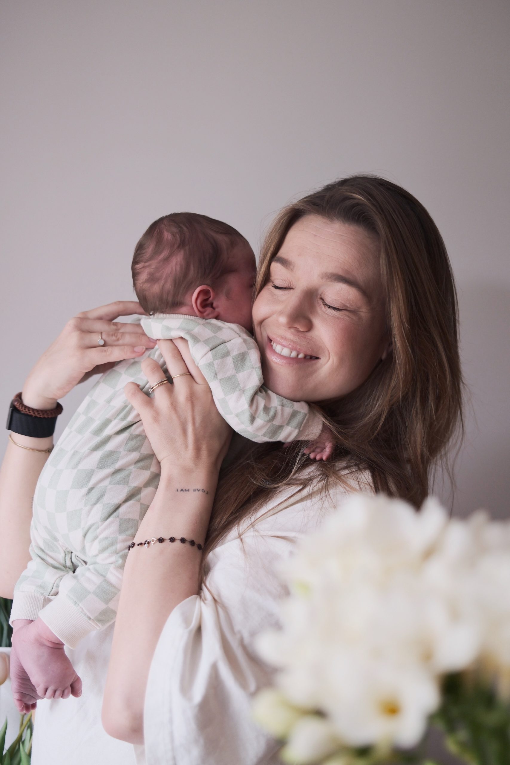 moeder Sophie met baby Arthur in haar armen